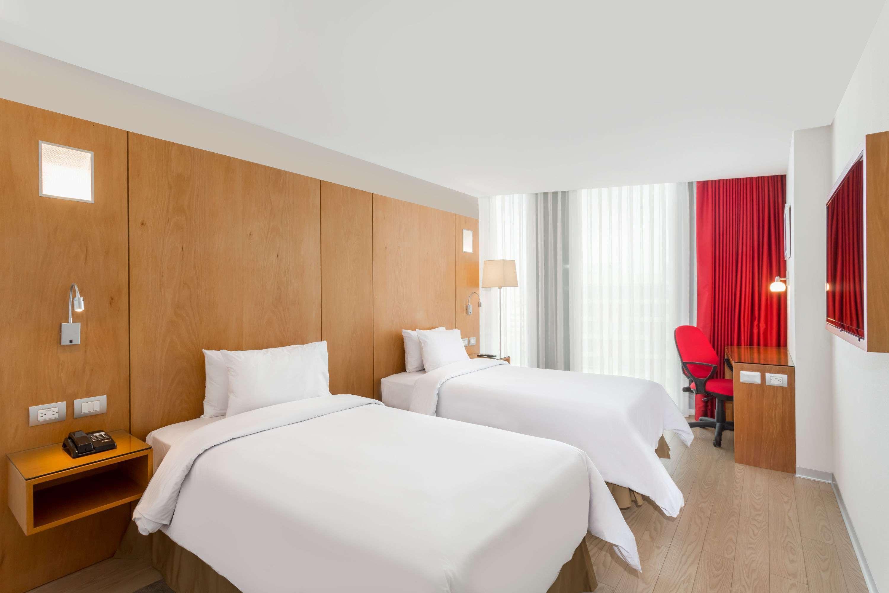 Ramada Encore By Wyndham Lima San Isidro Exteriör bild